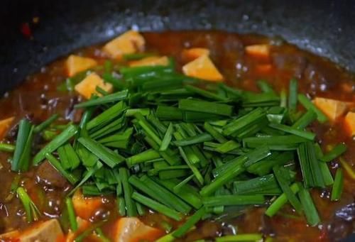 好吃|家常版猪血烧豆腐,嫩滑入味,鲜香又营养,比饭店的还好吃,下饭