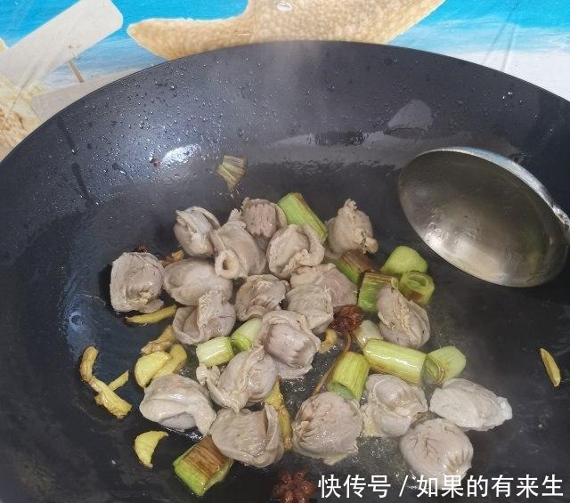 土豆|鸡胗炖土豆,太下饭了,好吃到汤都不剩