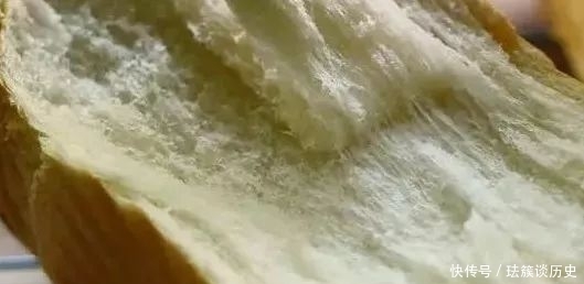 面粉|面包新做法:面粉中打4个鸡蛋,不和面不揉面,简单好做一看就会