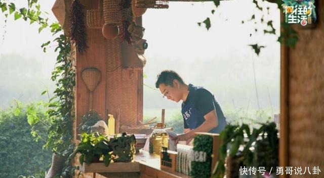 地位|《向往的生活》黄磊地位不保,新嘉宾展现厨艺,连何炅都赞不绝口