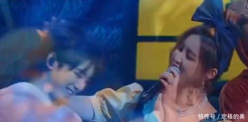 拥抱|华晨宇终于迎来不必避嫌的女嘉宾,节目中主动拥抱,第一次为她哭