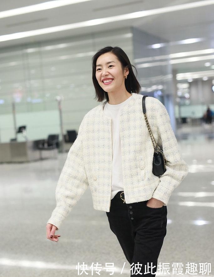 入手|早秋外套不是买越多越好看,学刘雯入手这几款,搭配白T也很高级