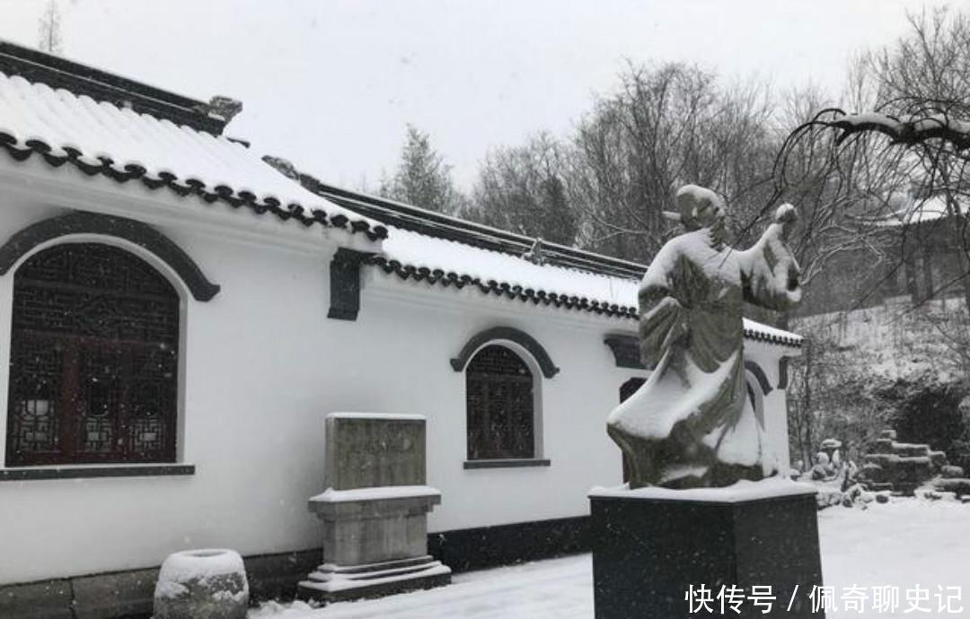 充满|王安石很经典的两首六言绝句,写得很是伤感,每一首都充满了忧愁