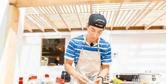 上船|《中餐厅》开拍,客人上船品尝菜肴,赵丽颖颜值惊艳