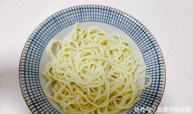 好吃|打卤面怎么做才鲜美?原来是在卤里加了它,汤鲜味美,好吃没够!