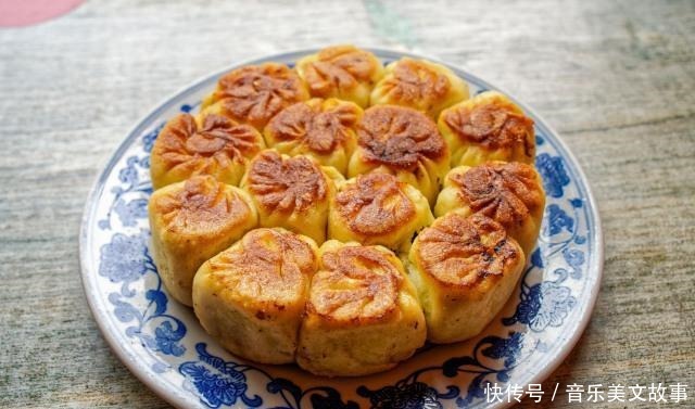 水煎包都|简单一招,让一锅水煎包两边焦黄,饭馆不一定做得到