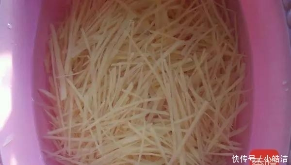 土豆丝|酸辣土豆丝应该用白醋还是陈醋? 太多人都放错了, 难怪不好吃