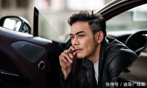 张嘉译|继靳东,雷佳音,张嘉译之后,又一位大器晚成的中年大叔霸屏