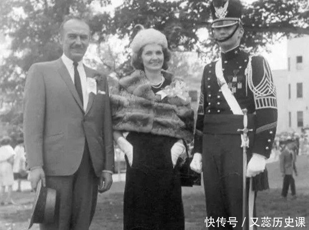 白天鹅|她揣着50美金来美国,丑小鸭变白天鹅,不看好的儿子做了美国总统