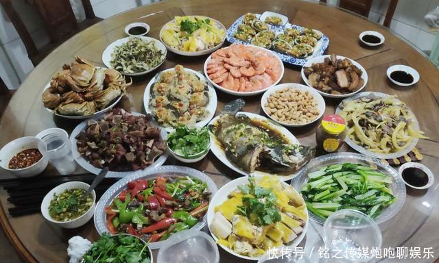 讲究|各地网友晒中秋晚饭,有的丰盛有的讲究,看到最后一个心酸了