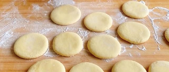 细腻|玉米面百吃不厌的做法,加1盒酸奶,柔软细腻香甜,全家人都爱吃