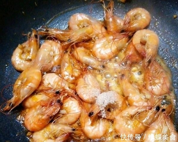 大虾|大虾不要再水煮了！这样做好吃10倍，孩子忍不住多吃半碗饭！