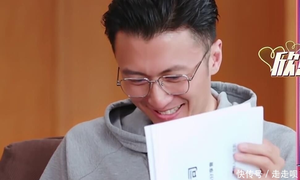 女生|王俊凯主动关心受伤的女生,酸了