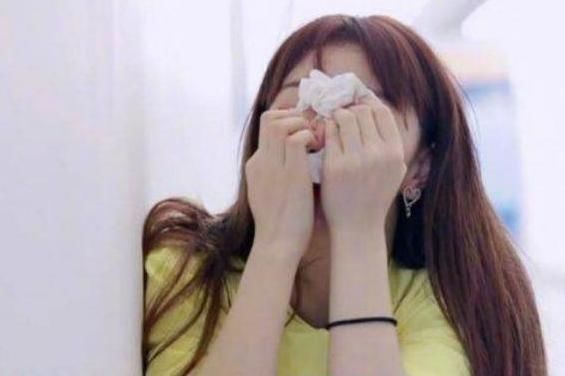 真实|同时期出道,8年后一个是导师,一个却是学员,脸上表情太真实