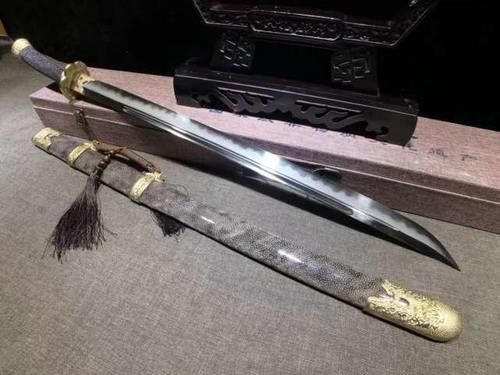 春刀|百炼钢锻造,珍珠鱼皮环抱,明制曲柄绣春刀