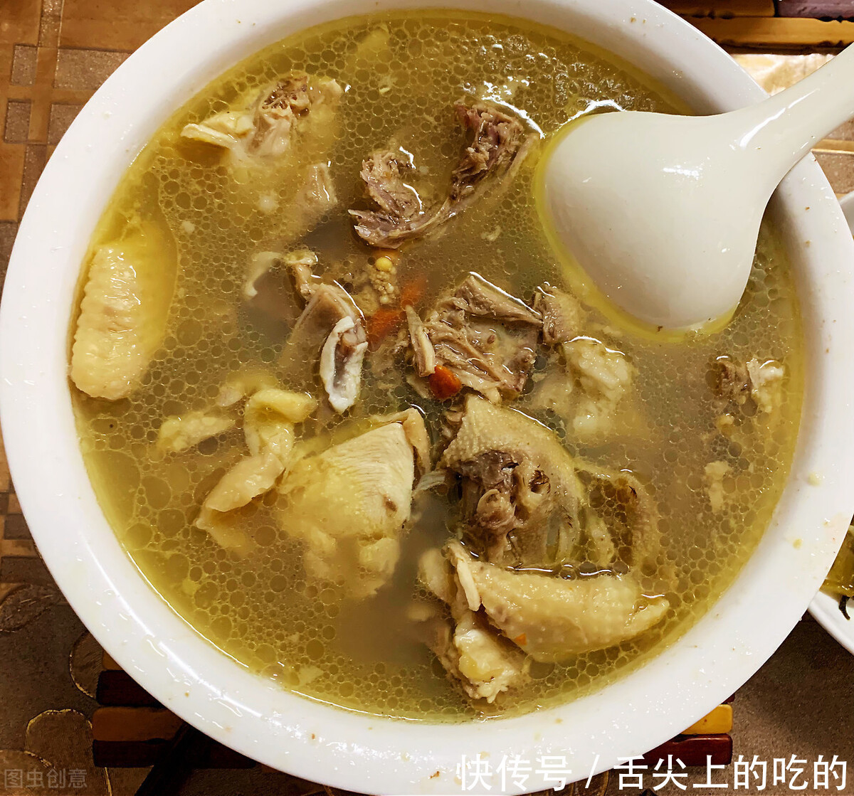 做好|鸡汤怎么炖才好喝？做好这一步，鸡肉不柴鸡汤清新鲜美