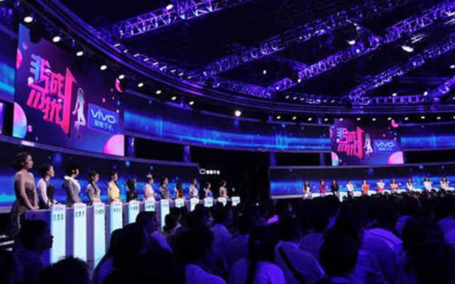 离开|穷小伙出场遭全灭,离开前台下富婆喊5字,观众炸锅