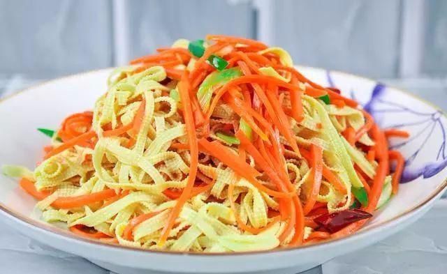 大厨|大厨分享一道“胡萝卜炒千张”,清淡爽口又营养,全家老少都爱吃