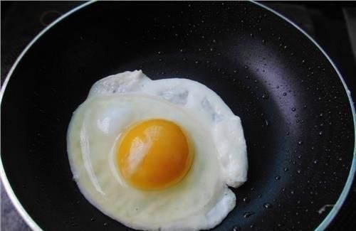 鸡蛋|鸡蛋火腿三明治,5分钟就能搞定的低脂早餐,早餐自己做