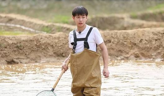  海清|向往的生活彭昱畅和胡先煦气氛不对，镜头前直接拉下脸