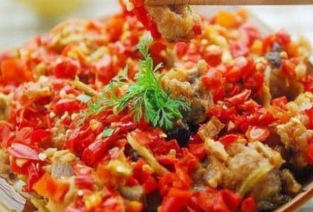 胡椒粉|油炸猪皮汤，酥炸小黄花鱼，红烧带鱼，剁椒排骨的做法