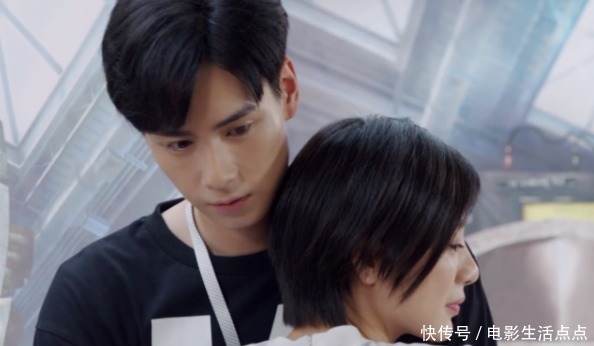  圆满|圆满了！李现杨紫客串《亲爱的挚爱的》路透，杨紫头靠李现超甜蜜