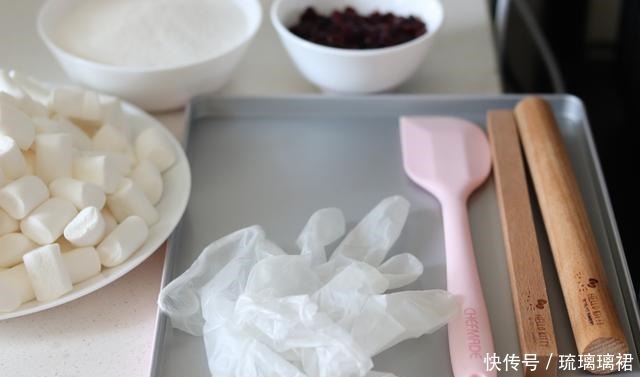 牛轧糖|自制年味糖果,料超足,吃腻了奶香牛轧糖,来试试这个口味吧