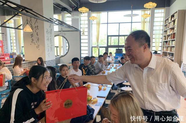 礼物|国庆遇中秋,盐工食堂美食礼物暖心送