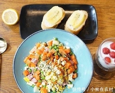 法棍面包|早餐:酸奶水果捞火腿绿豆沙拉