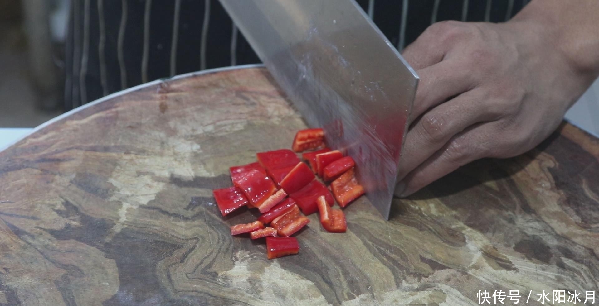 豆腐|大厨分享“剁椒豆腐”的家常做法,开胃下饭,滑嫩入味,越吃越香