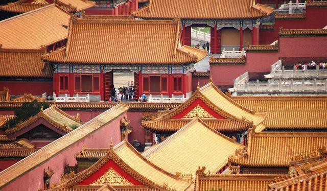  大门|紫禁城的大门，一人可随意出入，一人只能进一次，三人只可出一次