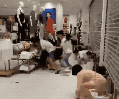 星视带|星视带你看为什么疫情下MUJI“缩水”，优衣库却疯狂“膨胀”？