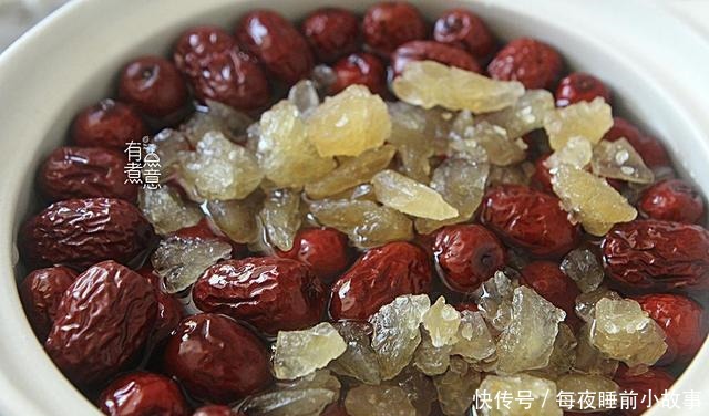 红枣|红枣别再煮汤了,用它泡一泡,清香甘醇又驱寒,吃一次就忘不了