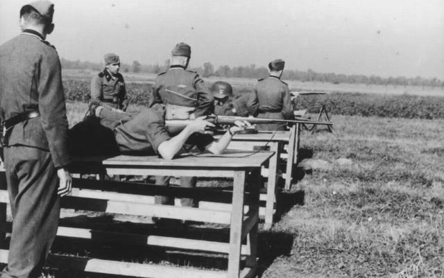 奥斯维辛集|幸好发现了这本相册,才知道了纳粹集中营副指挥官私生活的样子