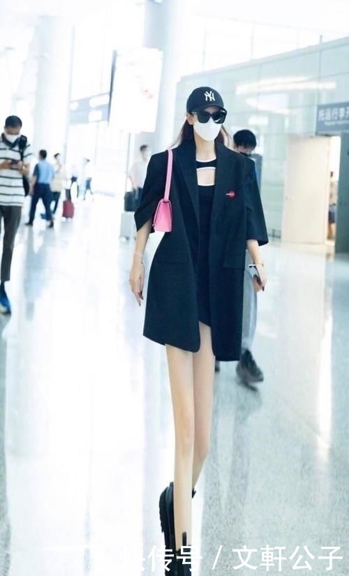 相杀|相爱相杀日常!戚薇吐槽工作室P图,小室委屈回应:原图就这么长