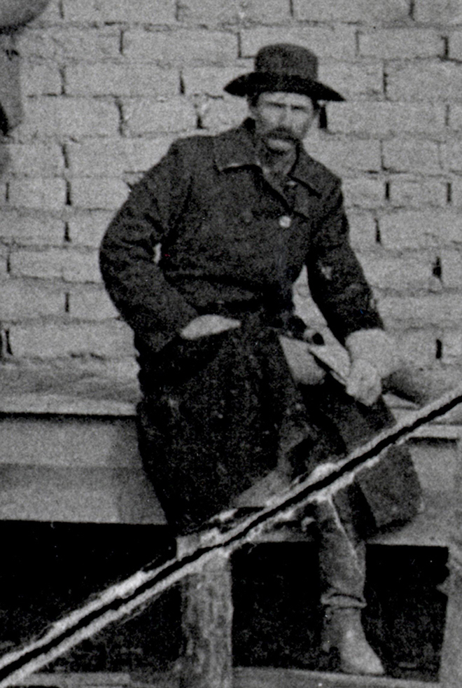 到底|一名男子13元买了张旧照片，5年后价值3000万，照片里到底有啥？