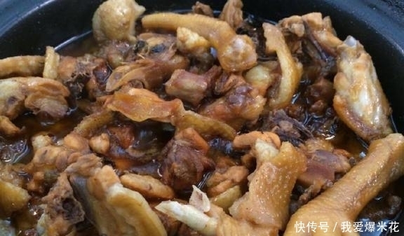  炖鸡|不用放水的炖鸡，味道真是太鲜了，做法还很简单。