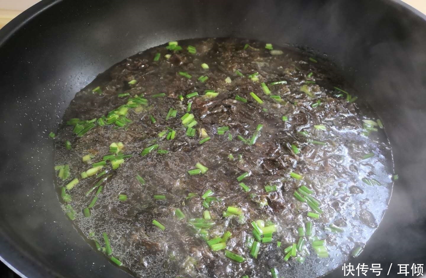 少许|晚餐老公做了2菜一汤,成本没超20元,晒朋友圈,朋友:太寒酸了