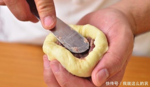 高筋面粉|特级红豆餐包,外酥内软,搭配甜而不腻的红豆馅,最适合拿来解馋