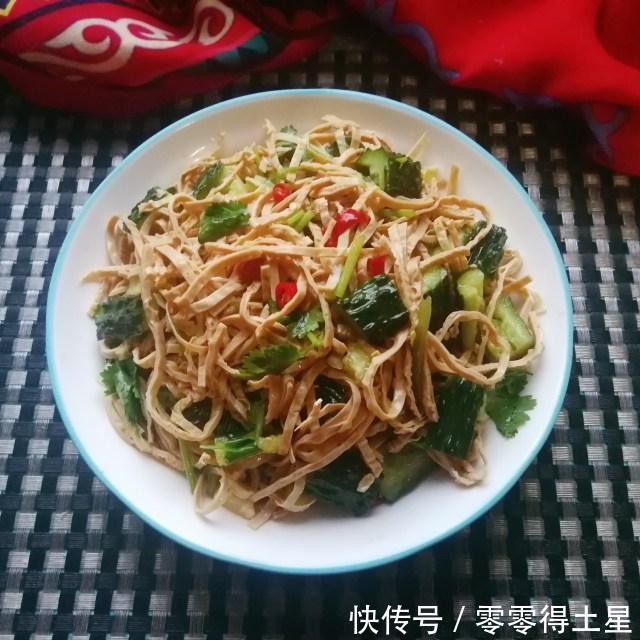酸辣|小米椒黄瓜拌豆腐丝,酸辣中微麻,秋黄瓜又嫩又脆