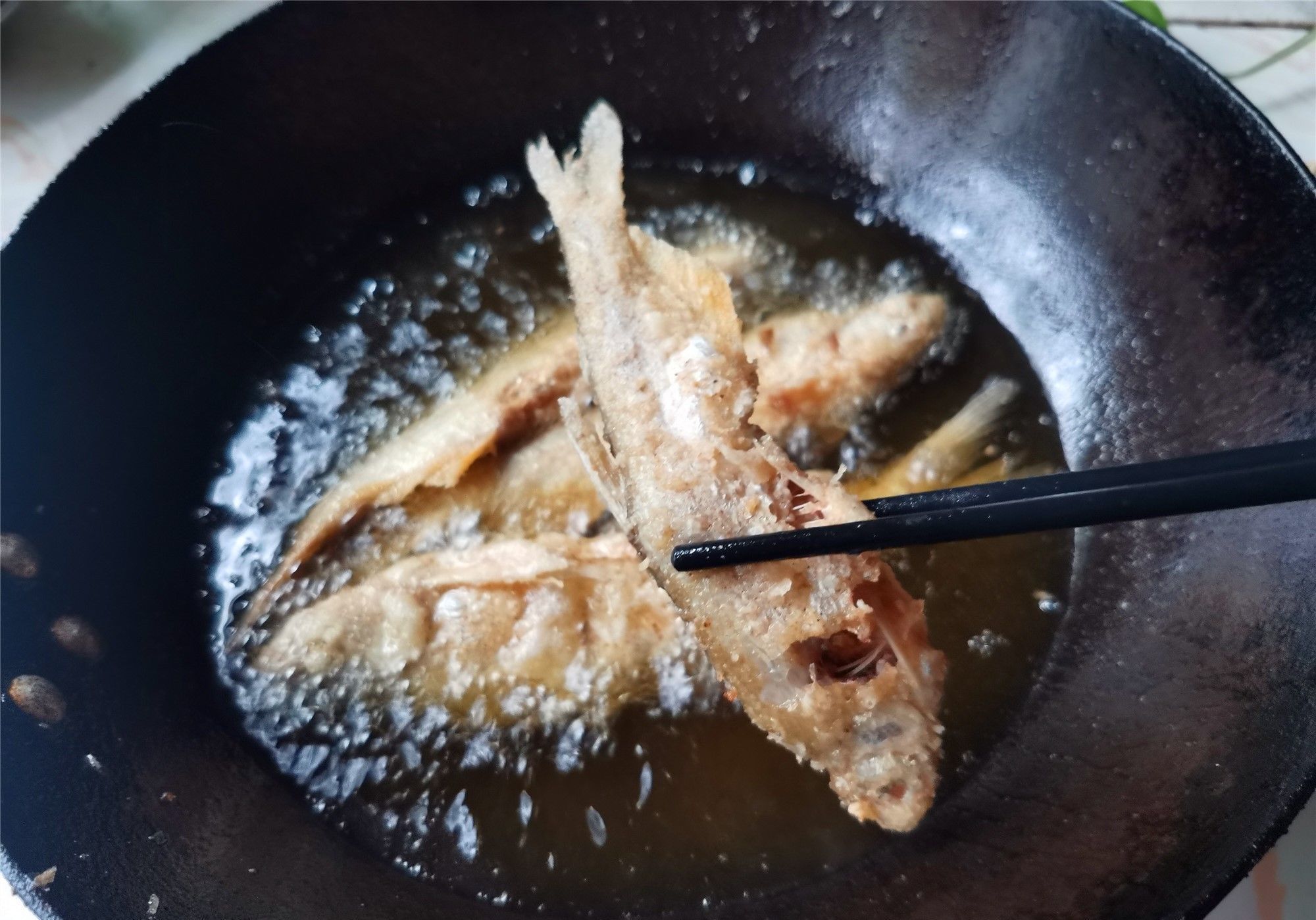 鲜香|下酒菜,除了花生米,这个菜也是下酒硬菜,金黄酥脆味道鲜香