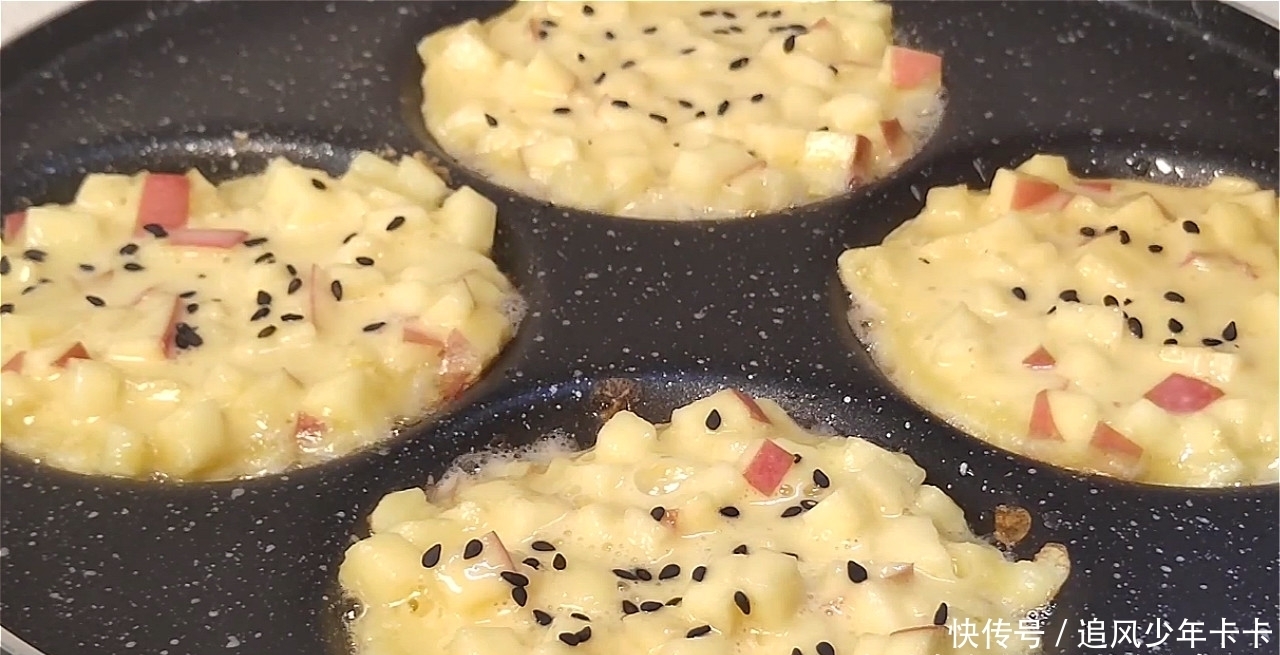 孩子|天冷了,苹果不要直接吃,加两个鸡蛋,香甜松软,出锅孩子抢着吃