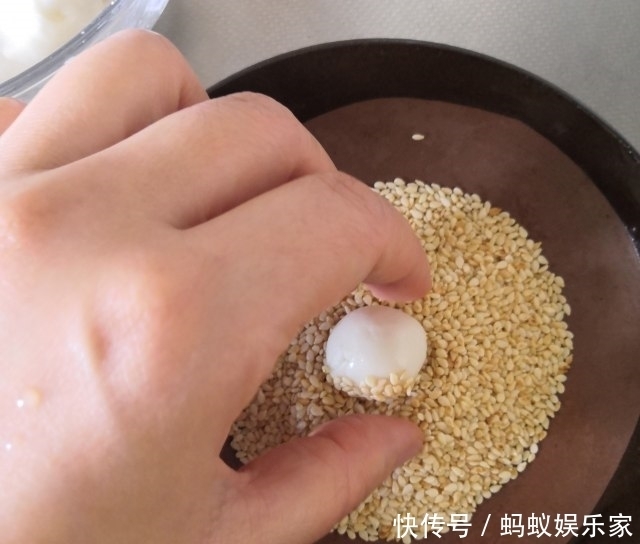  解馋|炸麻圆儿，用糯米粉就能做的简单小吃，解馋