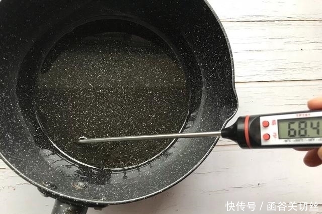 轻松|怎么抖都不回缩的古早蛋糕,奶香十足,烘焙新手也能轻松搞定