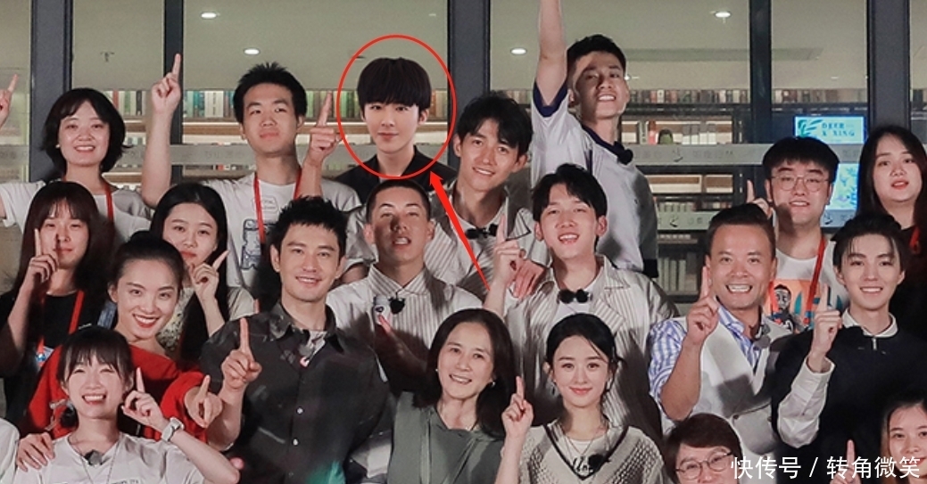 合照|中餐厅4杀青合照,王俊凯新造型超抢眼,我却在关注刘宇宁的头像