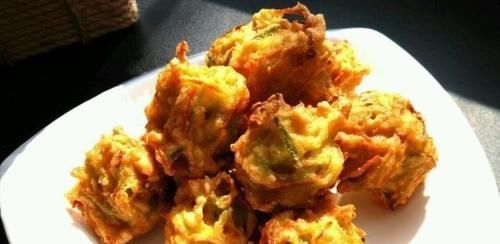  好吃|酥脆的胡萝卜丸子，吃起来很软糯，而且口感也是十分的好吃