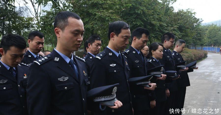 歹徒|25岁警察只身追歹徒身中27刀殉职, 10万群众送行, 局长亲自抬棺!