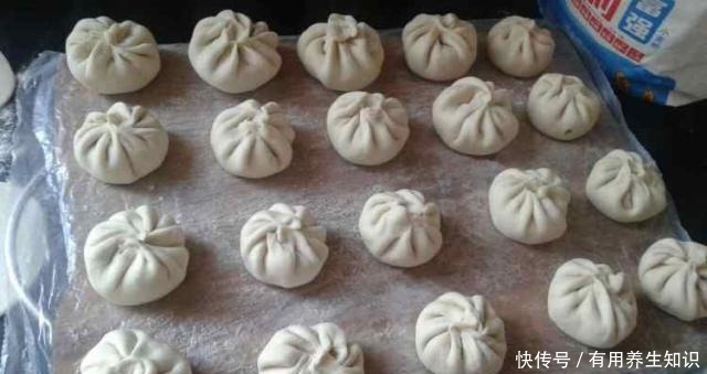 鲜嫩|想吃小笼包不要出去买了,在家就能做,鲜嫩多汁,又香又好吃