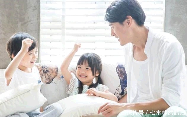 鼓励|多关注孩子,让他感觉到父母的疼爱,并鼓励他表达自己的情感