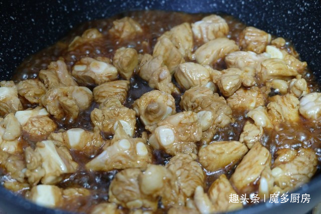  食材|电饭锅只蒸白米饭太浪费，4种食材和大米同煮，有肉有菜香喷喷